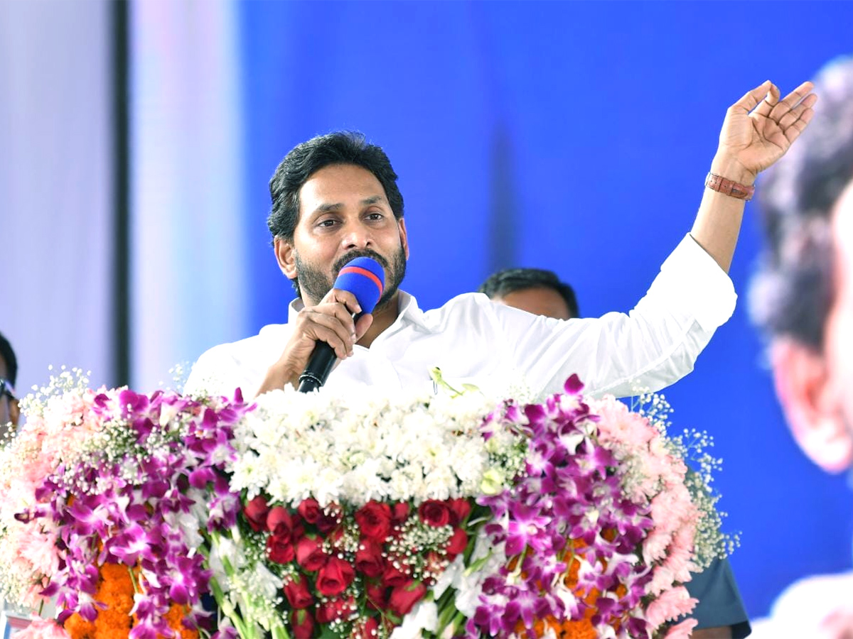 CM_20Jagan_20To_20Release_20YSR_20Matsyakara_20Bharosa_20Funds_20at_20Bapatla_20Nizampatnam_20Photo_20Gallery-6.jpg 6