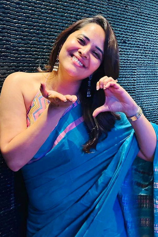 Anchor_20Anasuya_20Birthday_20celebration_20with_20family_202023_20Photos_4.jpg 5