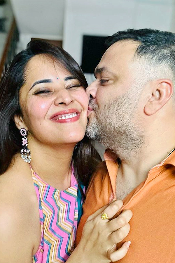 Anchor_20Anasuya_20Birthday_20celebration_20with_20family_202023_20Photos_5.jpg 6