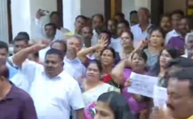 DK_Shivakumar_Supporters.jpg
