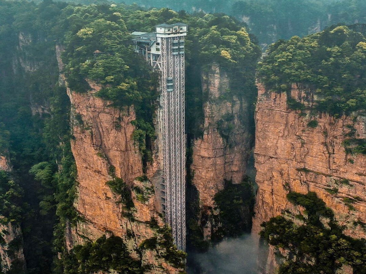 The_20Bailong_20Elevator_20_28Zhangjiajie_2C_20China_29.jpg 4