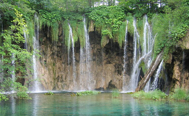 plitvice-lakes-national-park-croatia.jpg 9