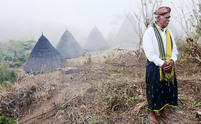 01-Indonesia_20Manggarai_20Huts.jpg 2