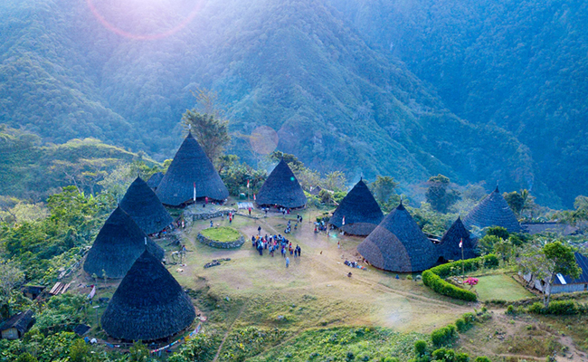 06-Indonesia_20Manggarai_20Huts.jpg 7