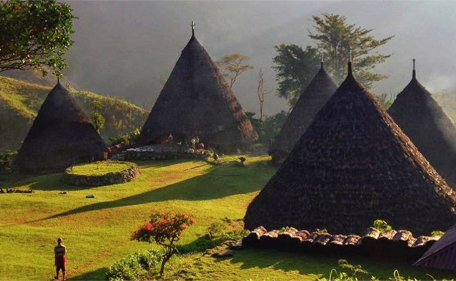 08-Indonesia_20Manggarai_20Huts.jpg 9