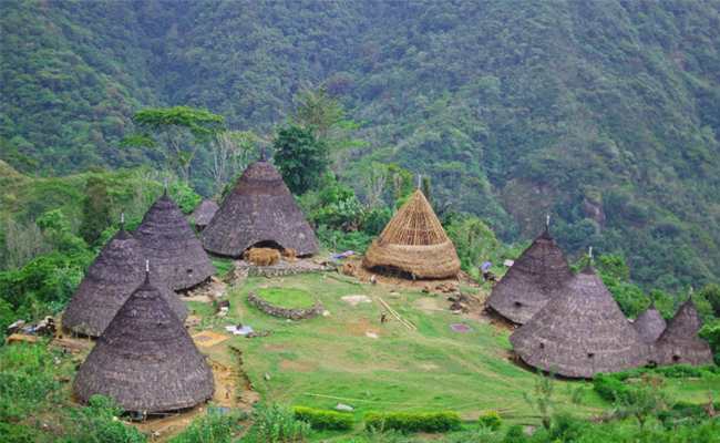 10-Indonesia_20Manggarai_20Huts.jpg 11
