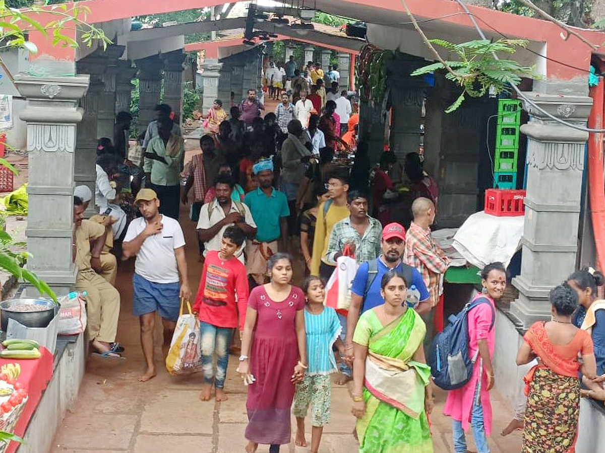Devotees_20Huge_20Crowd_20at_20Tirumala_20Temple_20Photos_1.jpg 2