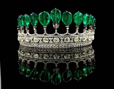 The_20Emerald_20and_20Diamond_20Tiara.jpg 4