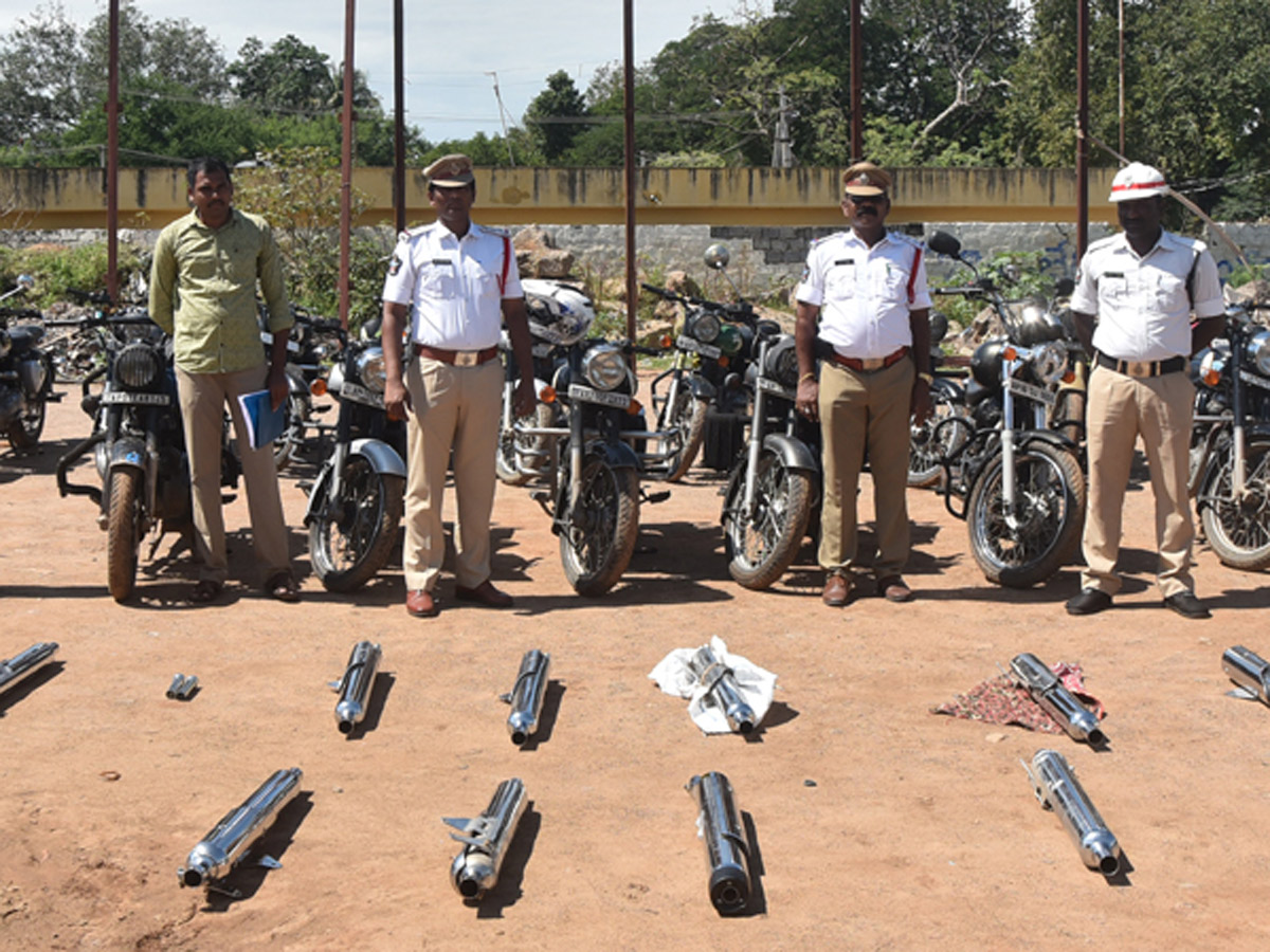 crushing_20bike_20silencer.jpg 3