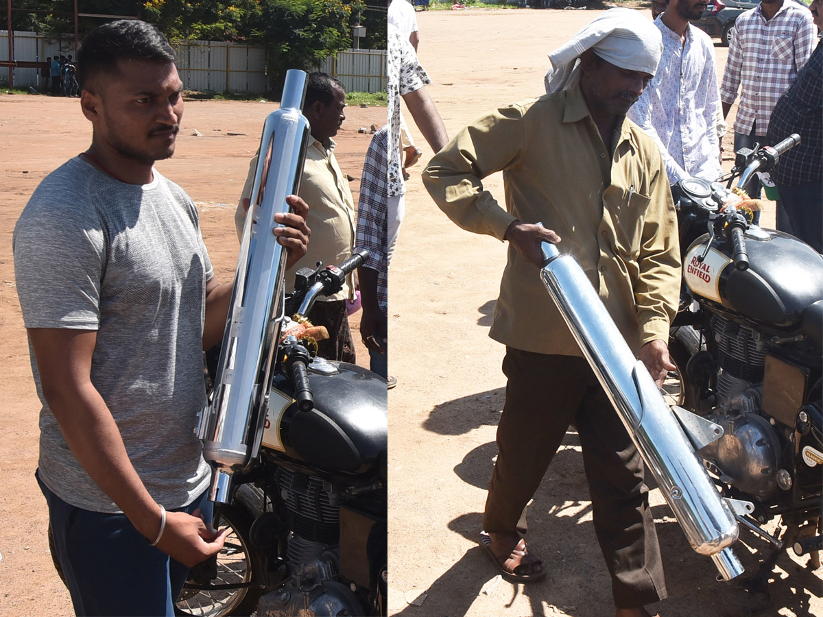 police_20seized_20modified_20silencers_20from_20bike.jpg 12