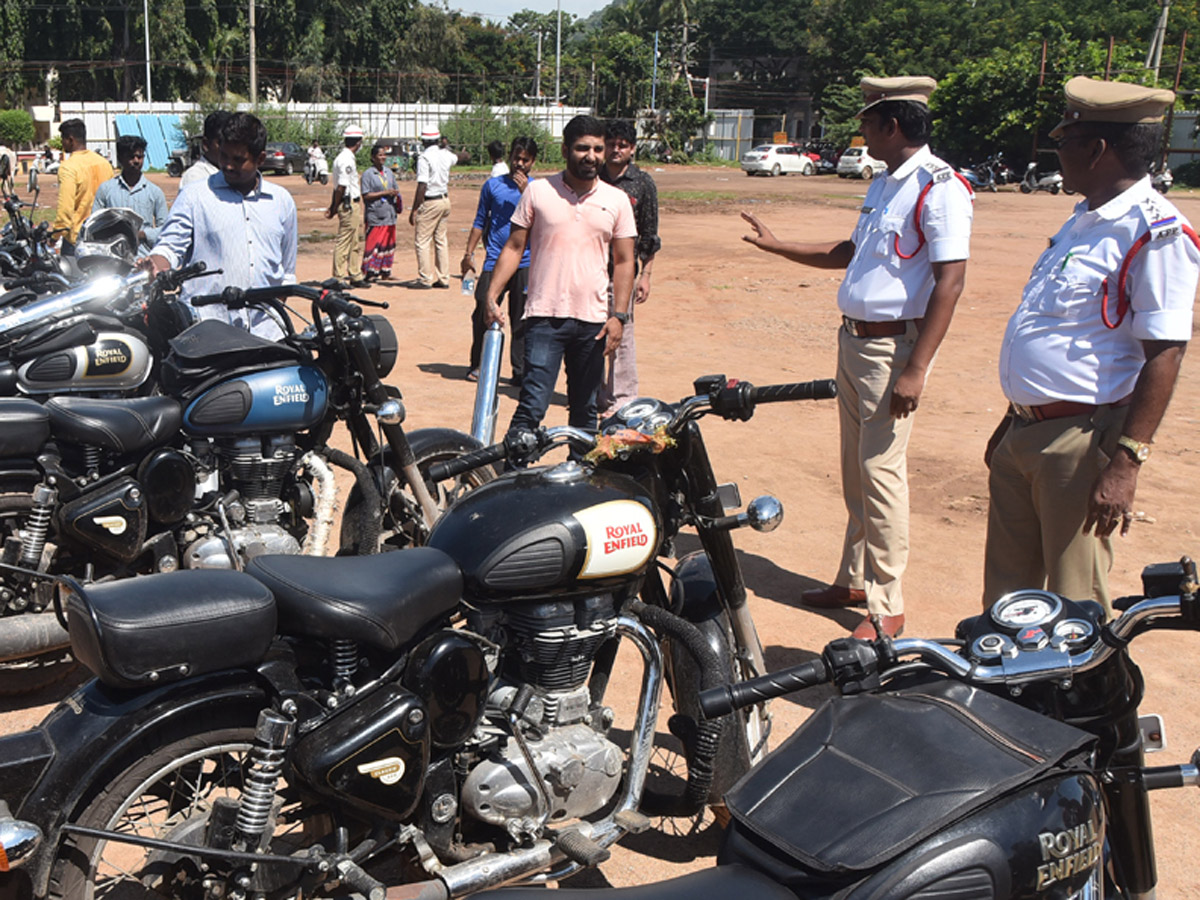police_20silencers_20crush_20in_20rajamundry.jpg 13