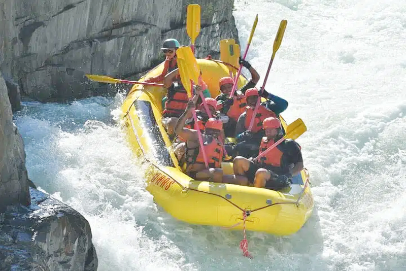 1._20White_20water_20rafting_20and_20swimming_20in_20the_20world_E2_80_99s_20most_20dangerous_20pool_20_E2_80_93_20Zambia.jpg 2