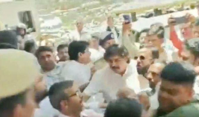 Ashok-Gehlot-Sachin-Pilot-Supporters-Fight-Ajmer.jpg