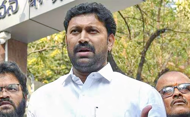 Avinash-Reddy-Going-To-Pulivendula.jpg