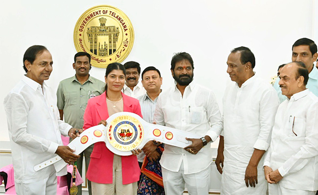 CM-KCR-RS-2-Crore-Financial-Help-Nikhat-Zareen.jpg