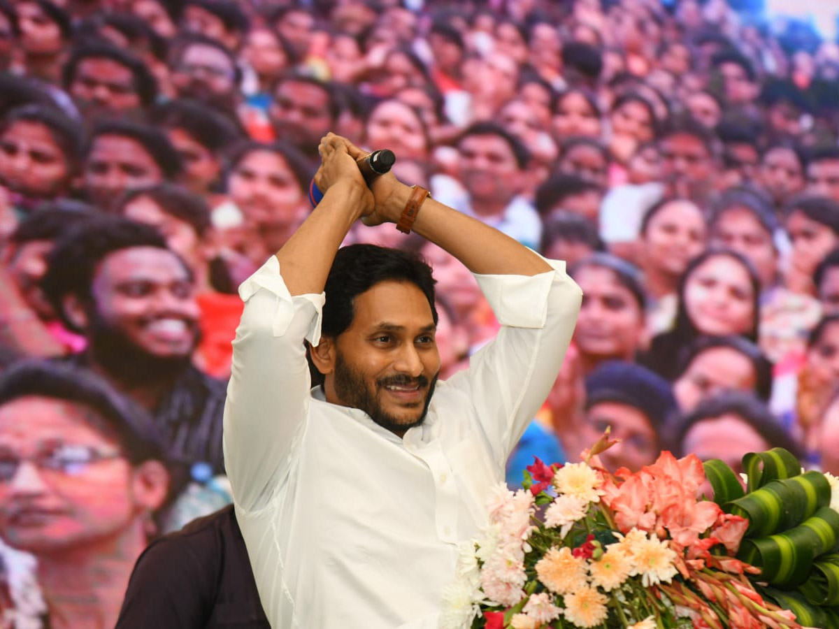 CM_20YS_20Jagan_20Attends_20Volunteer_20Vandanam_20Award_20Presentation_20In_20Vijayawada_20Photos_33.jpg 33