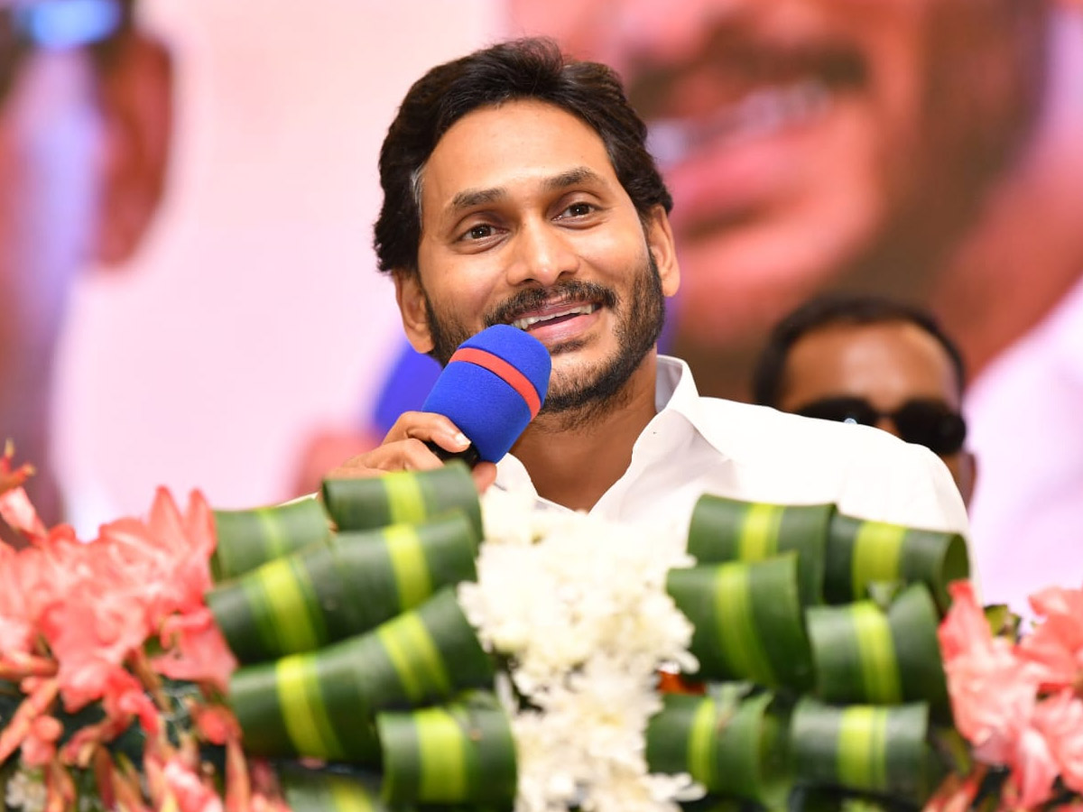 CM_20YS_20Jagan_20Attends_20Volunteer_20Vandanam_20Award_20Presentation_20In_20Vijayawada_20Photos_38.jpg 38
