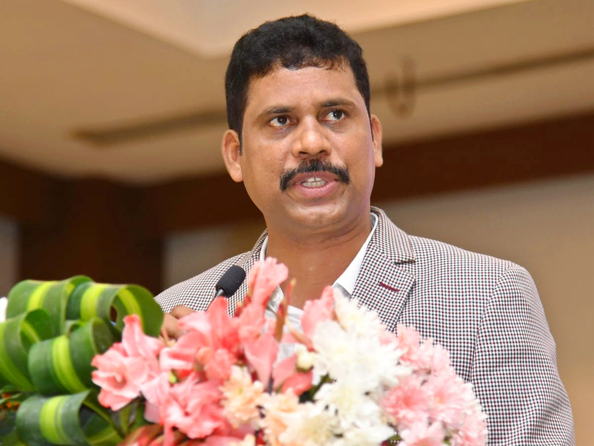 CM_20YS_20Jagan_20Attends_20Volunteer_20Vandanam_20Award_20Presentation_20In_20Vijayawada_20Photos_5.jpg 6