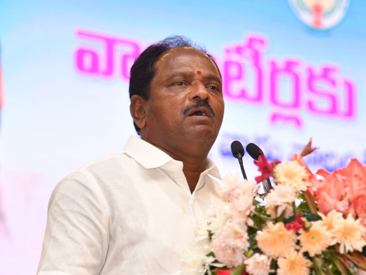 CM_20YS_20Jagan_20Attends_20Volunteer_20Vandanam_20Award_20Presentation_20In_20Vijayawada_20Photos_9.jpg 10