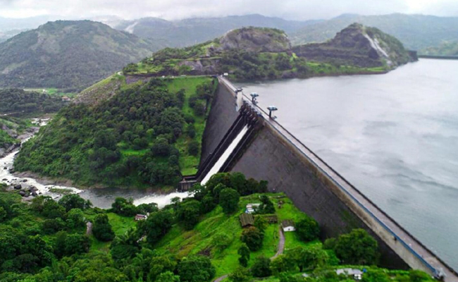 Cheruthoni_20Dam_2C_20Kerala.jpg 9