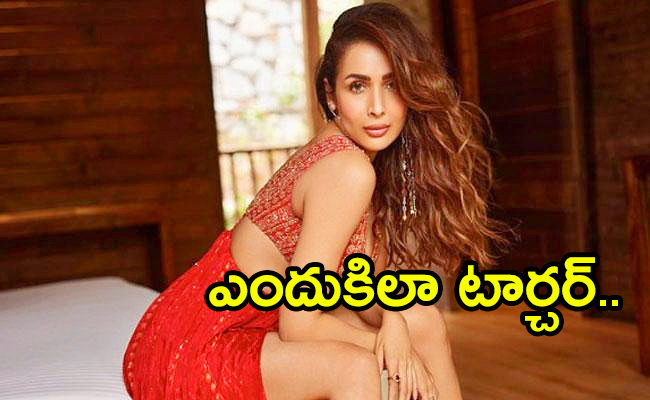 Malaika-Arora-Stopped-By-3-Girls-On-Road.jpg