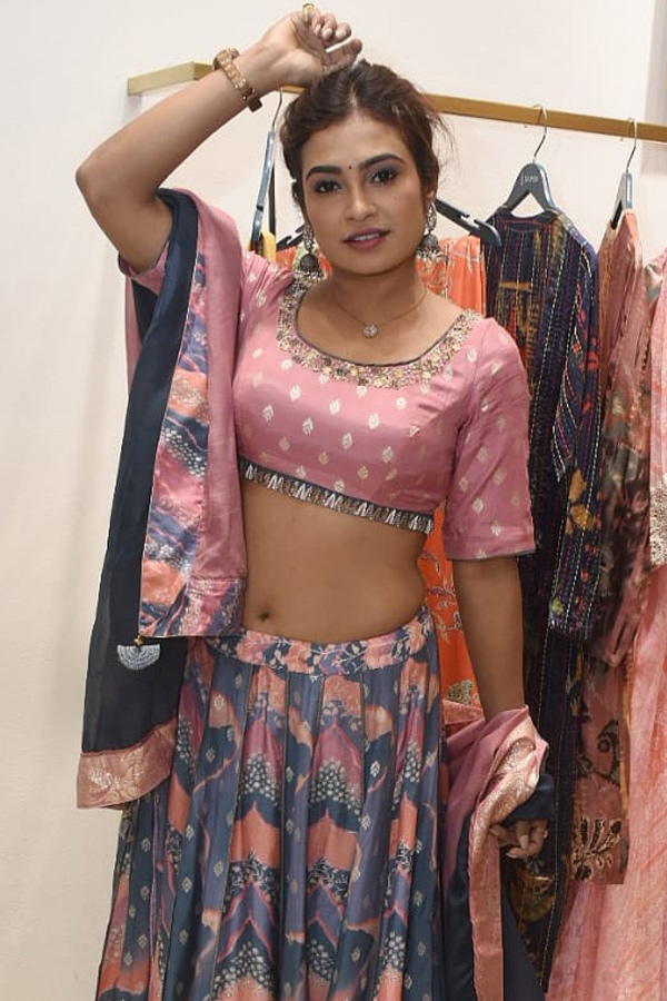 Models_20opening_20cloth_20store_20Photos_7.jpg 9