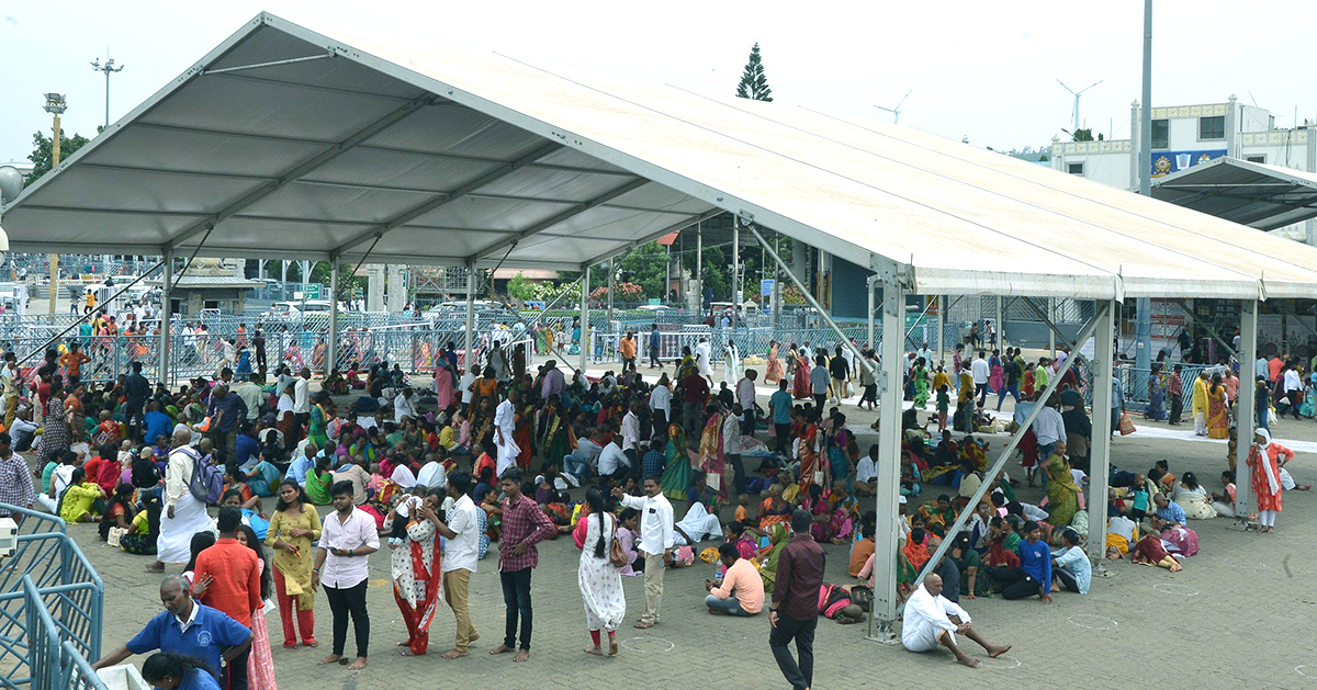 devotees_20at_20tirumala.jpg 2