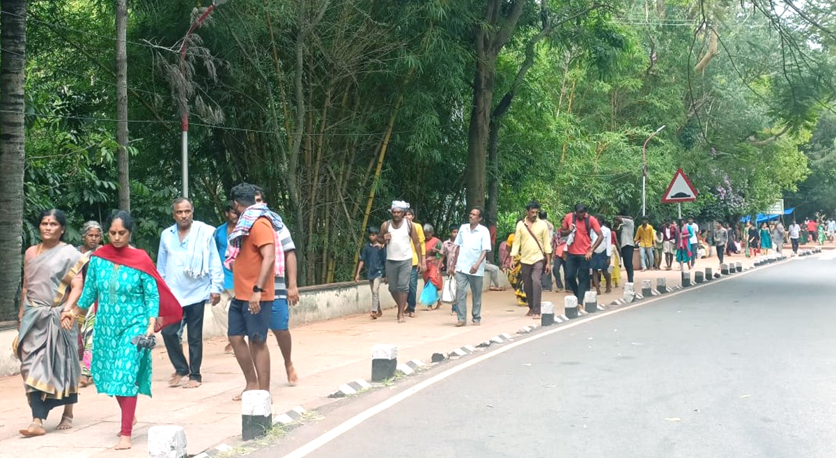 huge_20devotees_20rush_20at_20tirumala_20temple.jpg 5