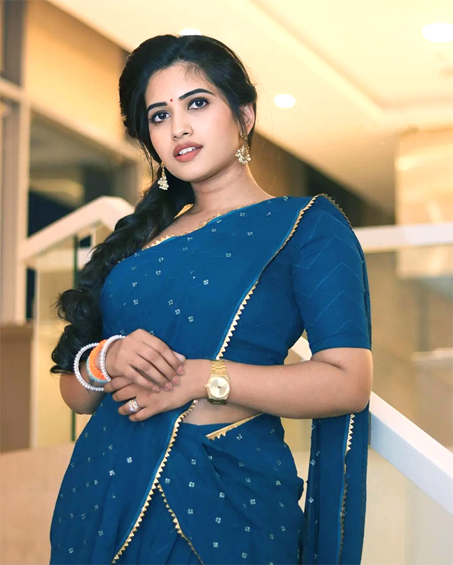 sravanthi_20chokarapu.jpg 13