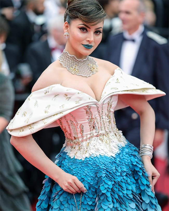 urvashi_20rautela_20at_20cannes.jpg 10