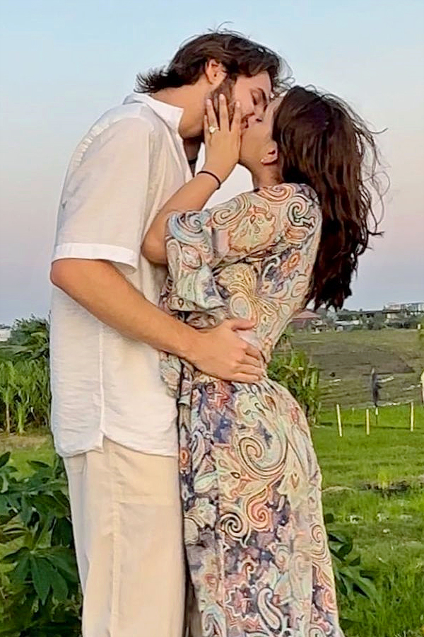 Anurag_20Kashyap_20Daughter_20Engaged_20Photos_11.jpg 12