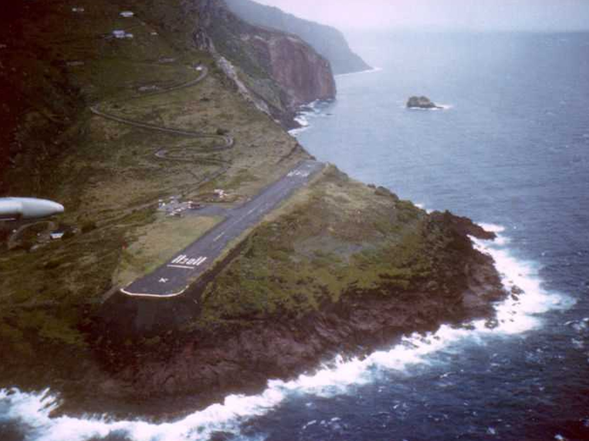 juancho-e-yrausquin-airport.jpg 9