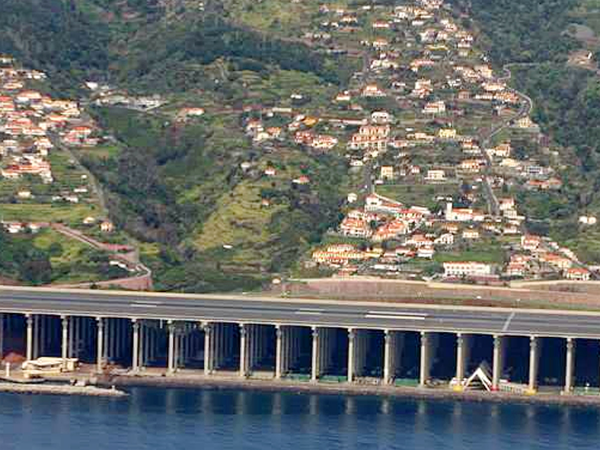 madeira-airport.jpg 13