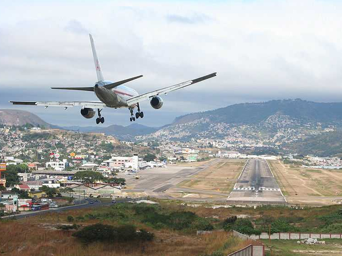 toncontin-international-airport.jpg 16