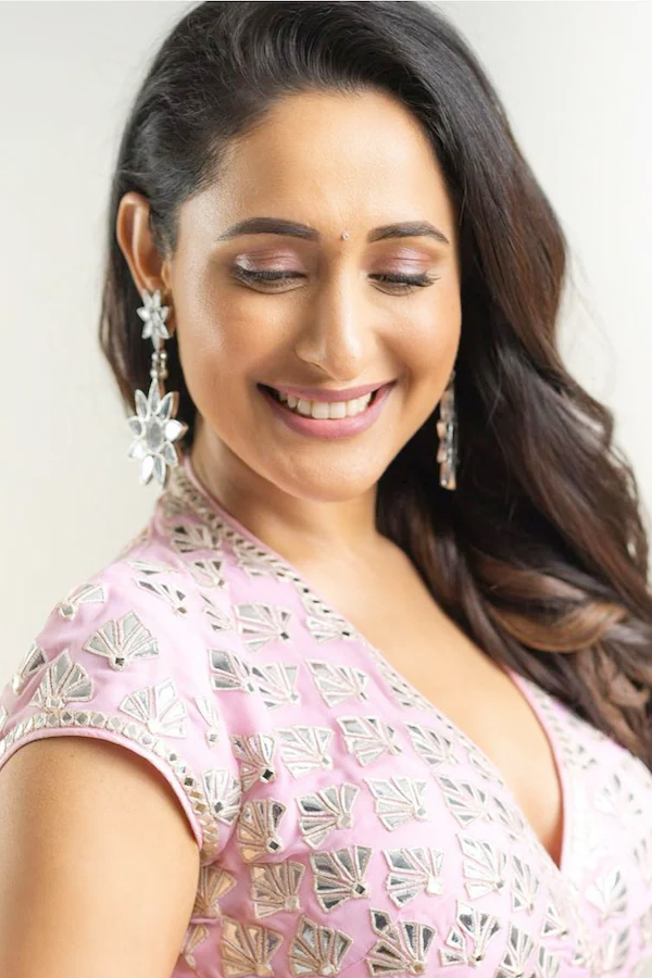 indian-actress-pragya-jaiswal-photos.jpg 11