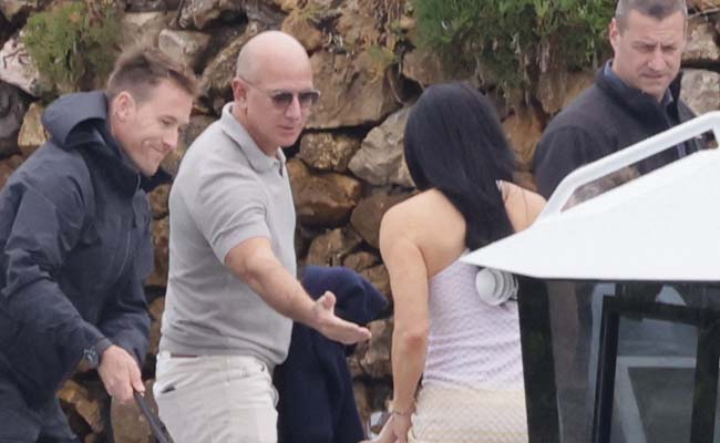 Jeff-Bezos-cannes.jpg
