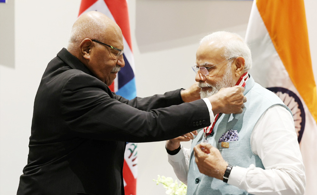 Modi_Fiji_Honour.jpg