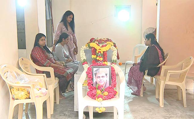 Music-Director-Raj-Final-Rites.jpg