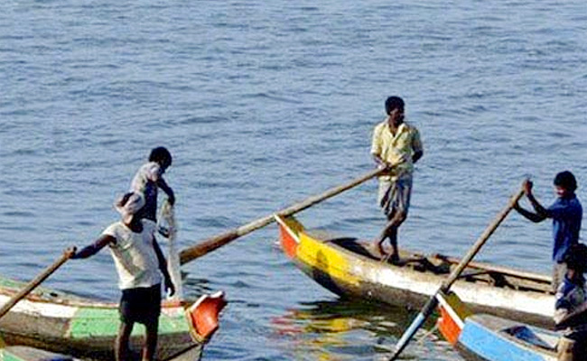 Boat-Capsizes-In-Godavari.jpg