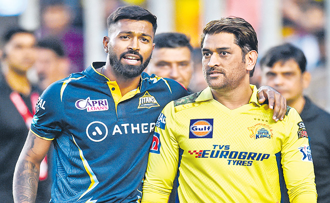 DHONI-HARDIK_33CE878.jpg