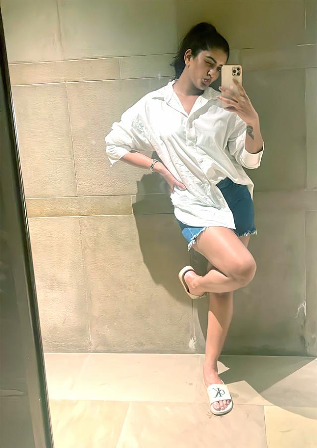 eesha_20rebba_20navel.jpg 3