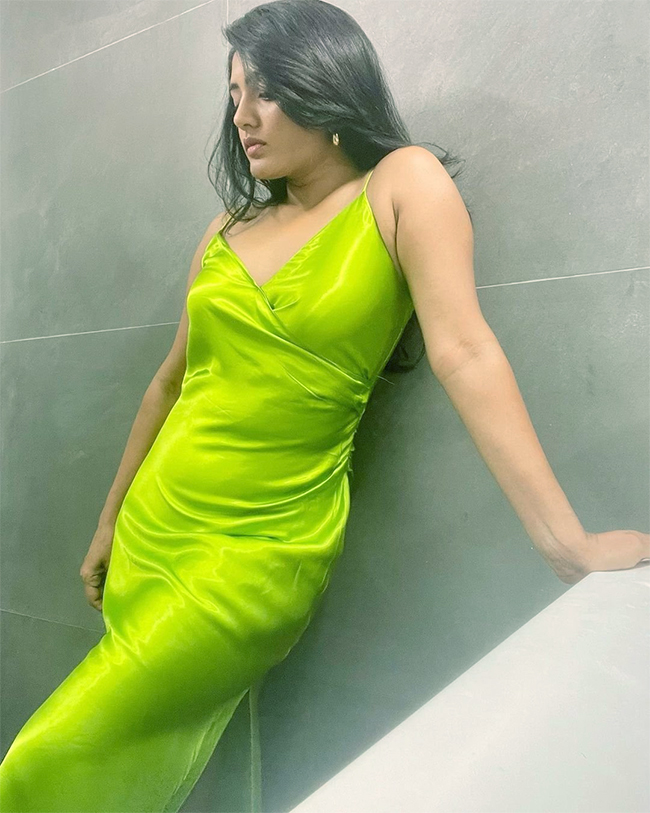 eesha_20rebba_20unseen_20photos.jpg 10