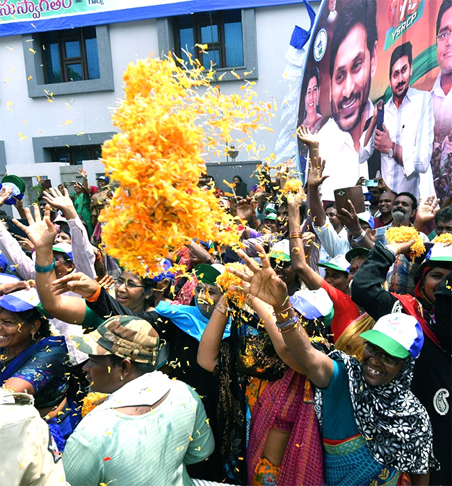 CM_20YS_20Jagan_20East_20Godavari_20Kovvur_20Tour_20Photos-8.jpg 8