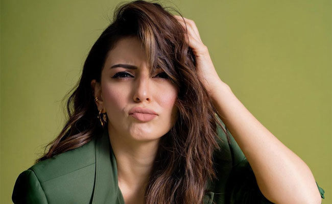 hansika1.jpg