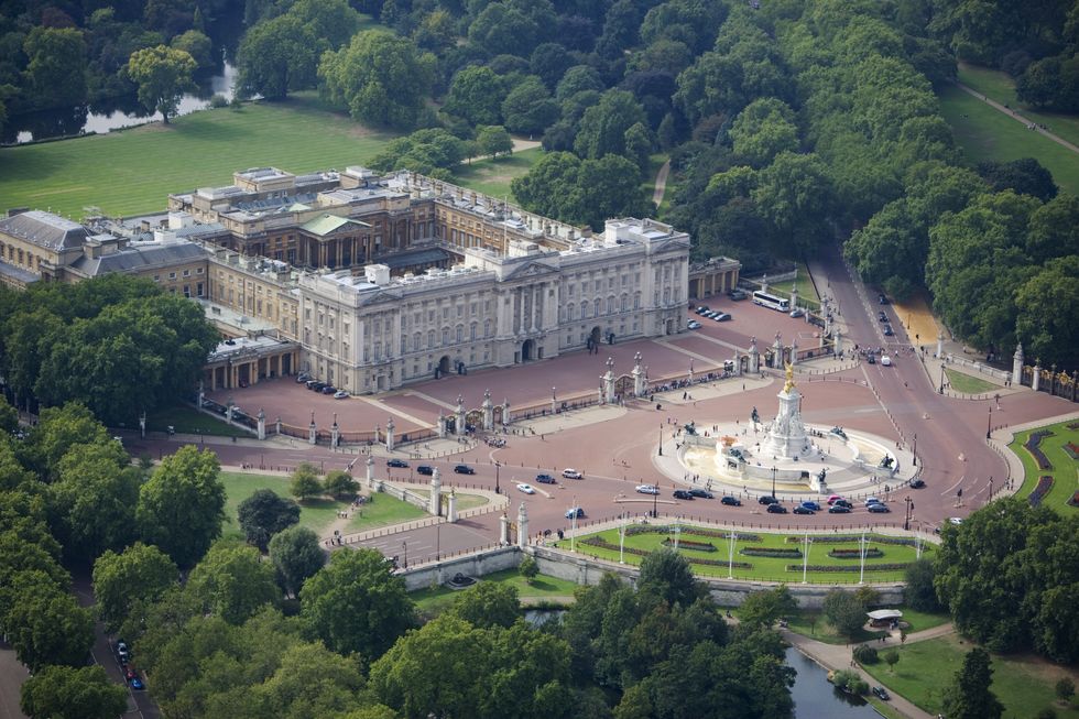 Buckingham_20Palace_20in_20London.jpg 7