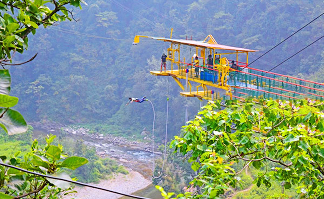 Cliff_20Jumping-_20Rishikesh.jpg 4