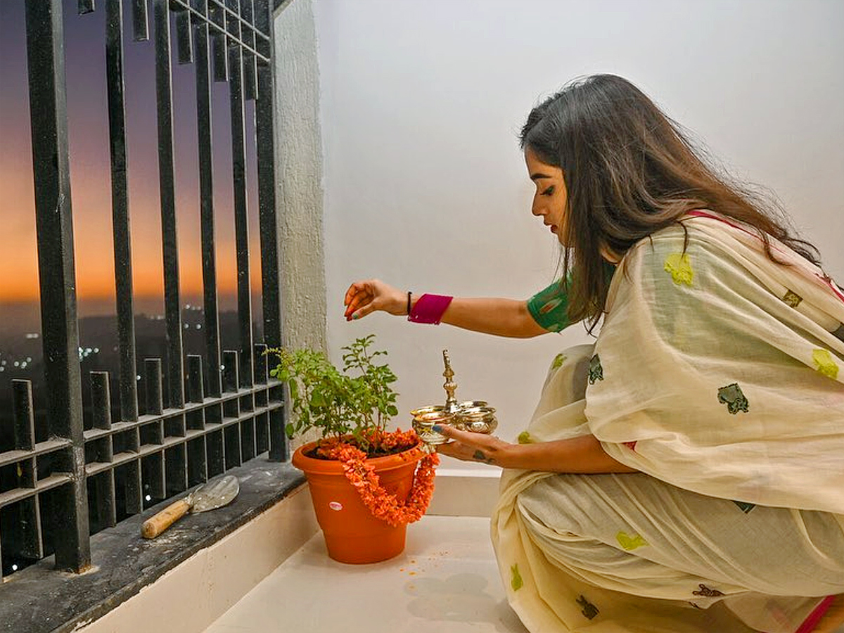 Deepthi_20sunaina_20NEW_20HOUSE_20WARMING_20photos_4.jpg 5