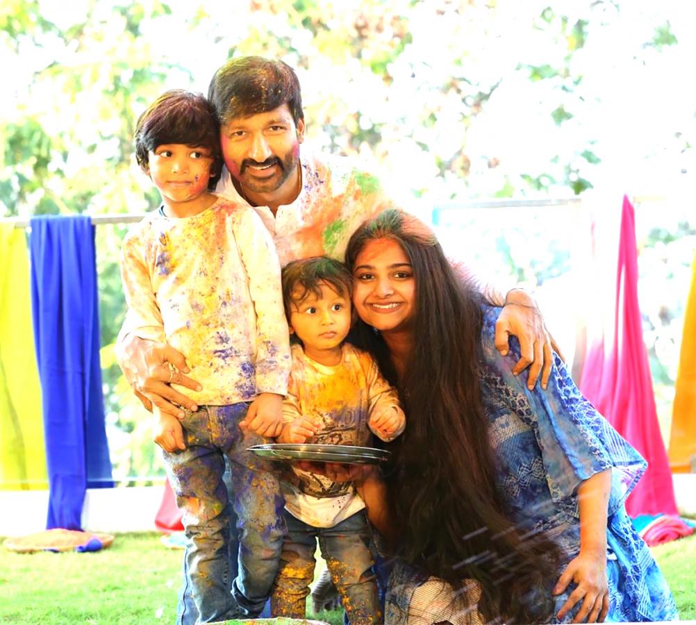 gopichand-_20family.jpg 5