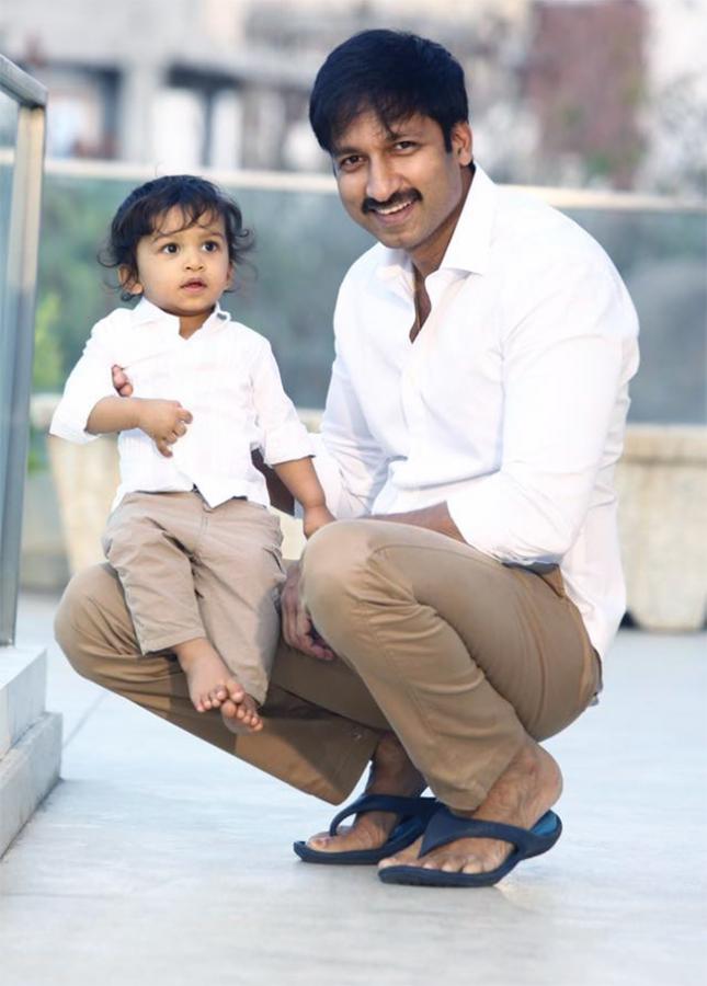 gopichand_20-wife.jpg 11