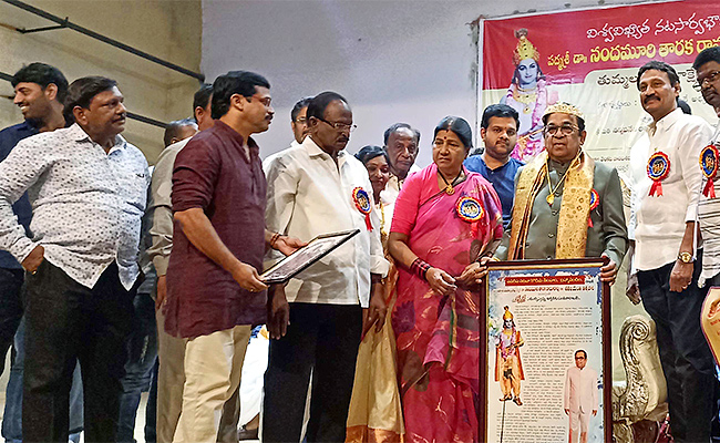 Brahmanandam--Received--NTR--Award.jpg